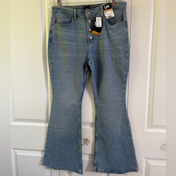 Lee Women's High Rise Exposed Button Flare Jeans Blue Size 14 Petite NWT - Picture 4 of 11